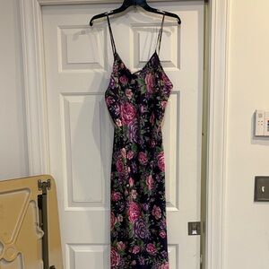 Elegant Floral Maxi Dress in Black and Pink